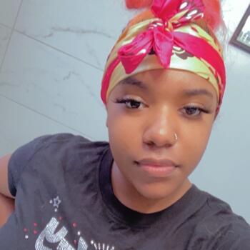 Babysitter in Chicago: Eleashya