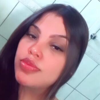 Babysitter in Uberlândia: Nicole
