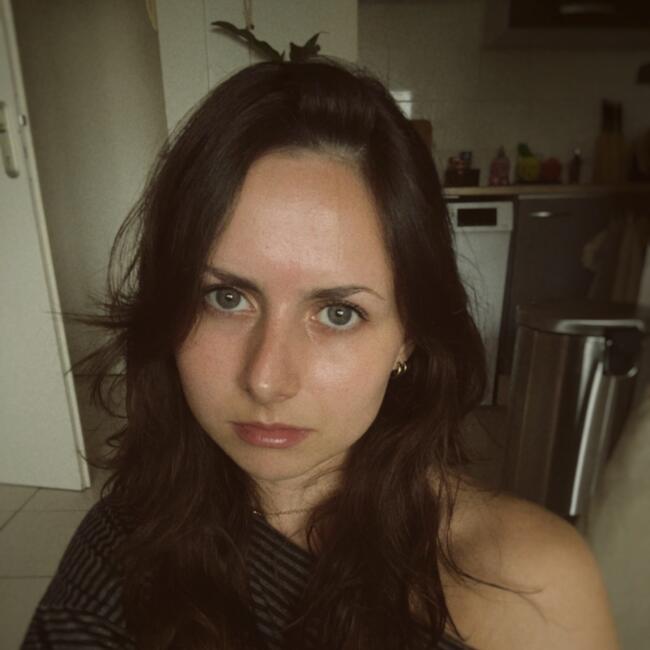 Babysitter in Albi: Amy