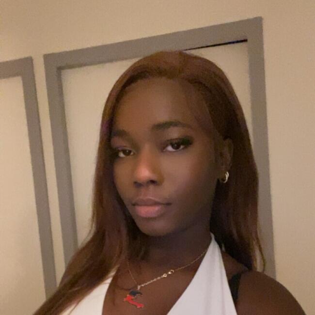 Babysitter in Chalandray: Olsandia