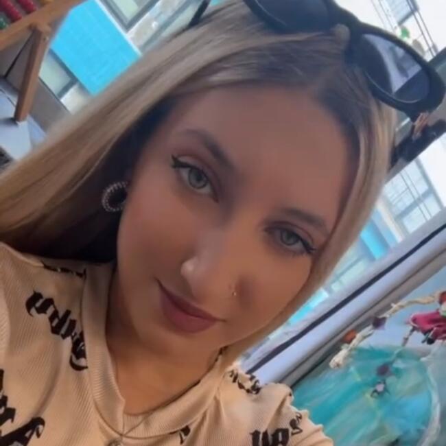 Babysitter in Petroúpolis: Λίνα