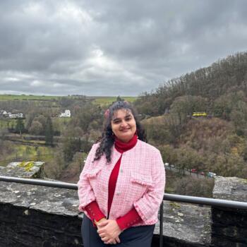 位於盧森堡市的臨時保母: Ash