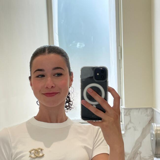 Babysitter in Versailles: Maelle