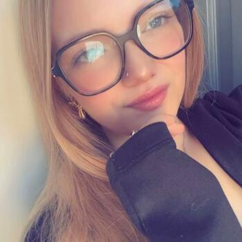 Baby-sitter Houplines: Lea