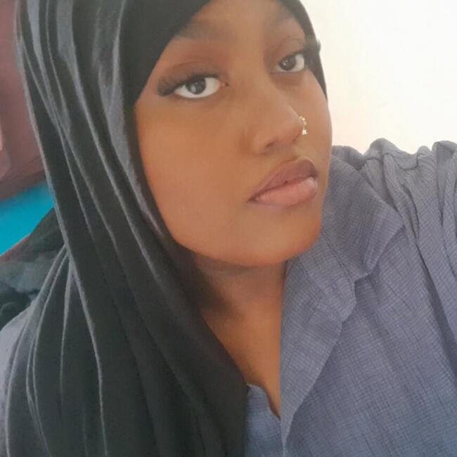 Babysitter in Orange: Yasmine