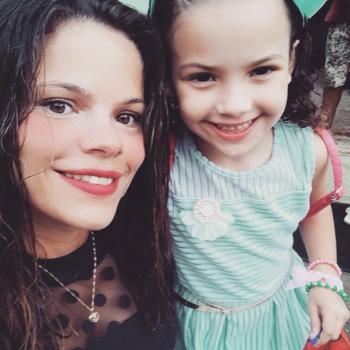 Babysitter in Cabo Frio: Diênia