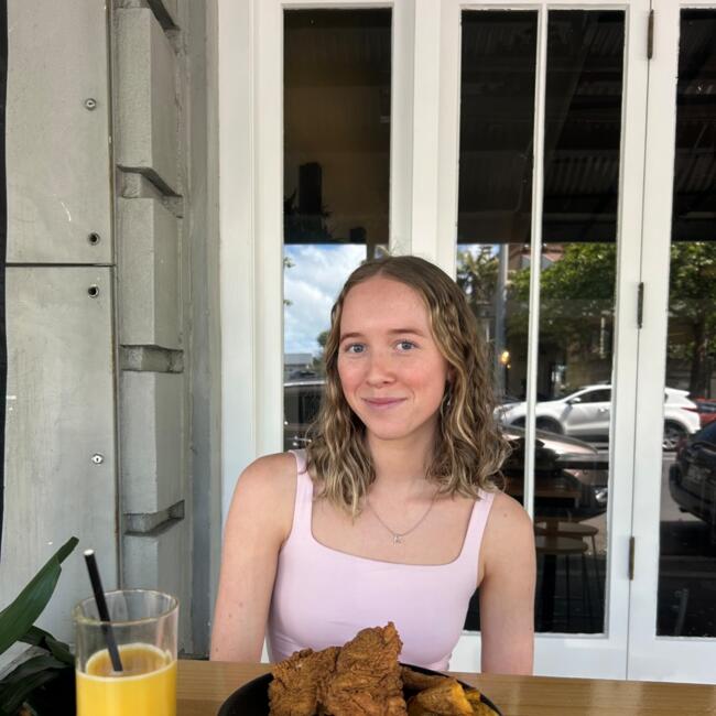 Babysitter in Hamilton: Allex