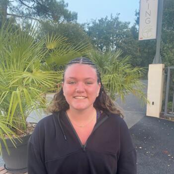 Babysitter in Brières-les-Scellés: Chloé