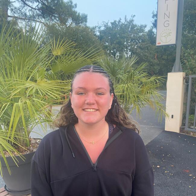 Babysitter in Brières-les-Scellés: Chloé