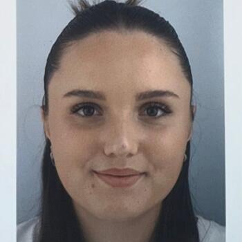 Babysitter in Cannes: Lena