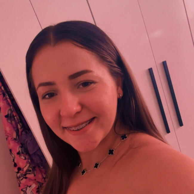 Babysitter in Maringá: Stephanie