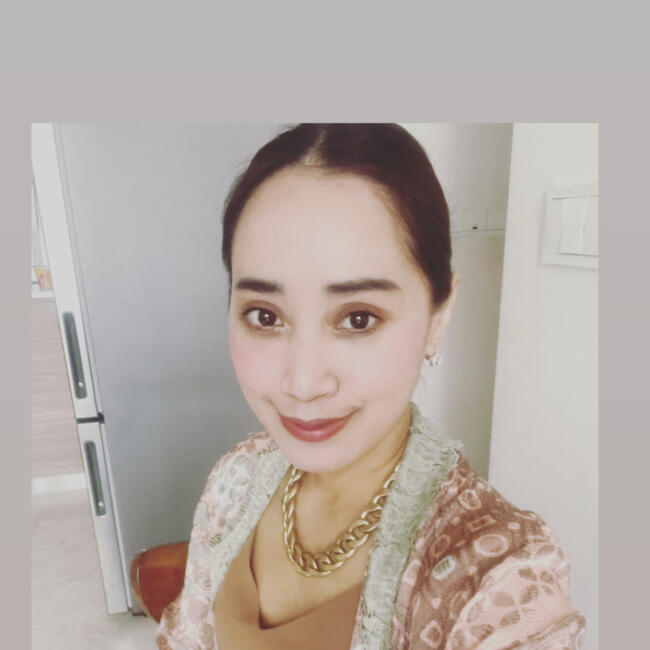 Babysitter in Singapore: Rizky