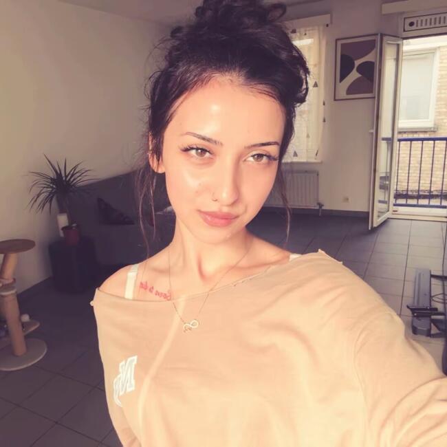 Babysitter in Veurne: Albertina Andreea