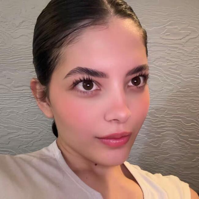 Baby-sitter in Edmonton: Alejandra