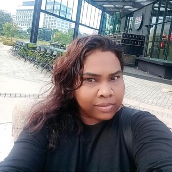 Babysitter Dubai: Anne Fernando