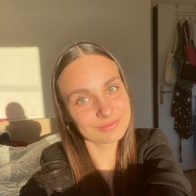 Babysitter in Châtel-Guyon: Emma