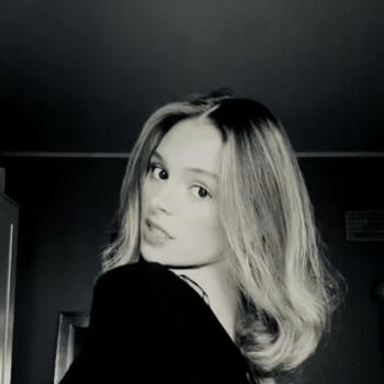 בייביסיטר ב- וילנב-ד'אסק: Lea