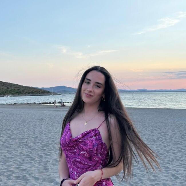 Auklė Madridas: Ángela