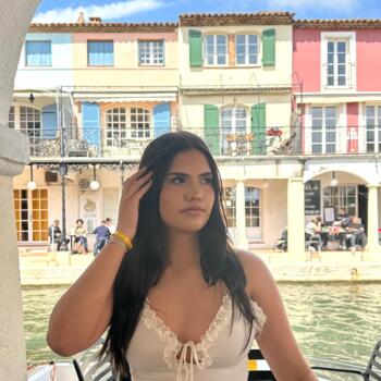 Babysitter Les Matelles: Kahina