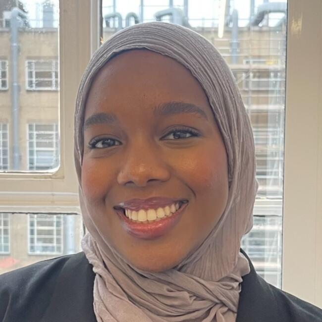 Babysitter in London: Aliyah