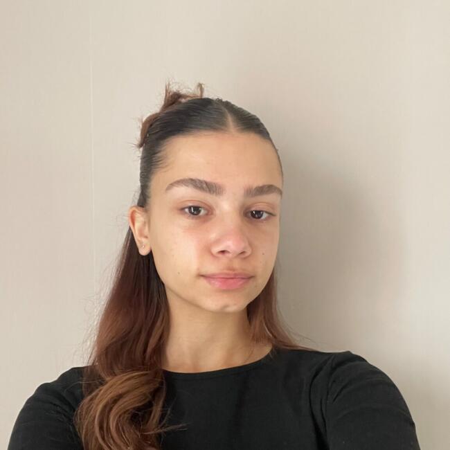 Babysitter in La Rivière-de-Corps: Sarah