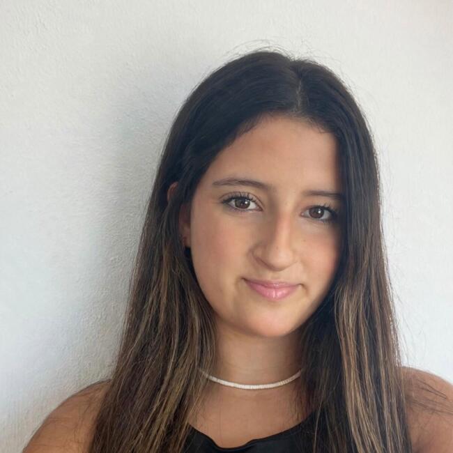Babysitter em Ericeira: Laura