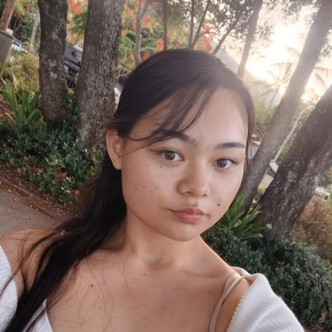 Babysitter in Cairns: Hana