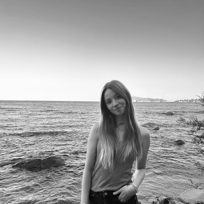 Babysitter in Fontaines-Saint-Martin: Clarisse