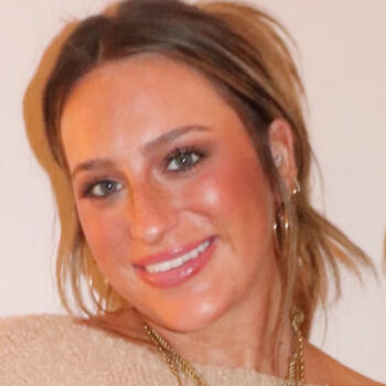 Babysitter in Fort Worth: Demi