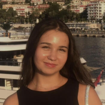 Babysitter Biot: Julie