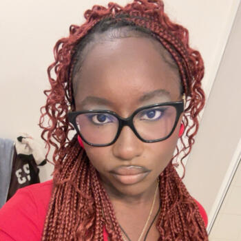 Babysitter in Rouen: Alyson