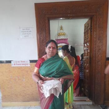 बम्बई में बेबीसिटर: Nanda