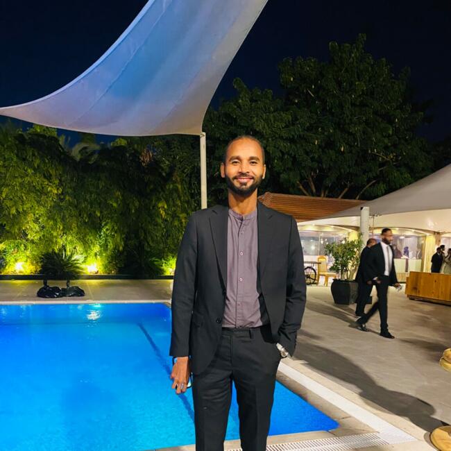 وظيفة جليسة أطفال في مسقط: Nida