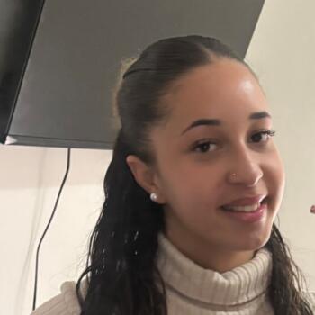 Babysitter in Vila Nova de Gaia: Nicole