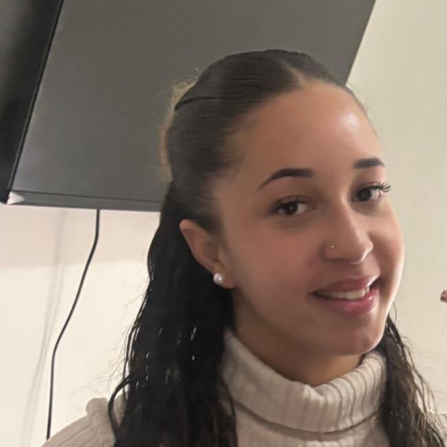 Babysitter in Vila Nova de Gaia: Nicole