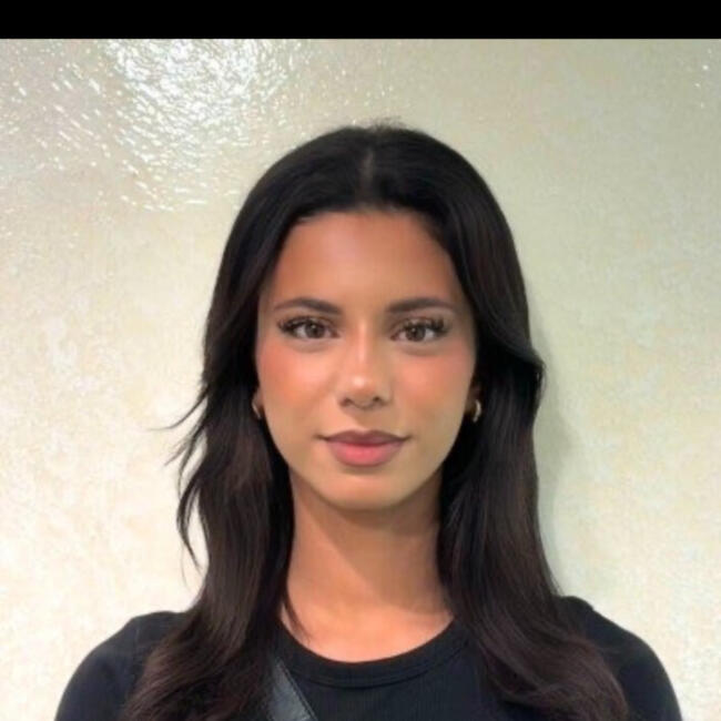 Babysitter in Champs-sur-Marne: Manel