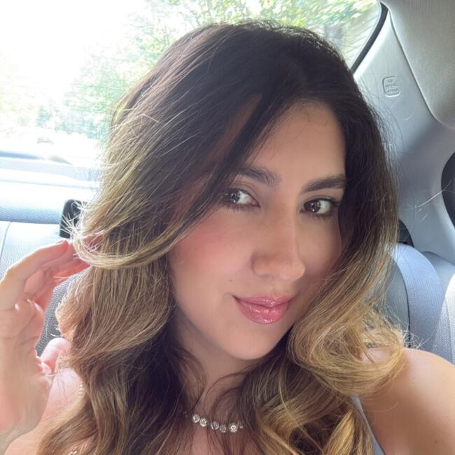 Babysitter in Borough of Queens: Emily