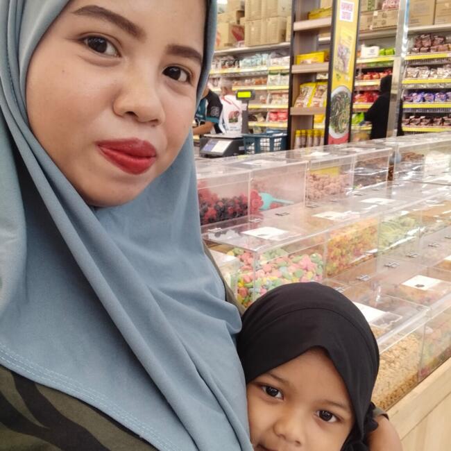 Babysitter in Batu Caves: Suci