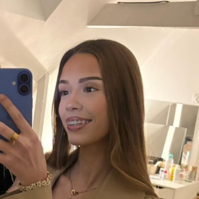 Babysitter in Allouis: Megane