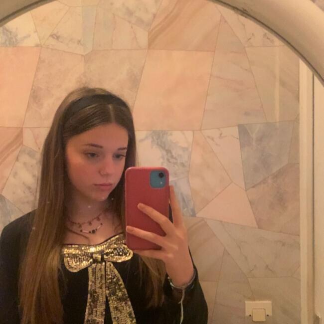 Babysitter in Auchy-les-Mines: Lina