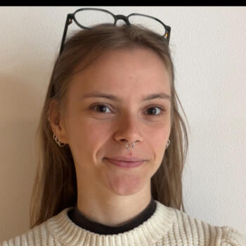 Babysitter in Rouen: Emma