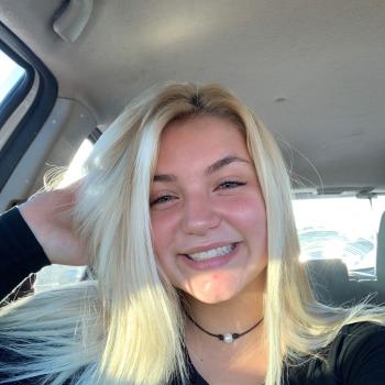 Babysitter Lovington: Caitlin
