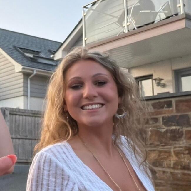 Babysitter in Woking: Lauren
