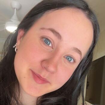Babysitter in Spring Grove: Alexandria