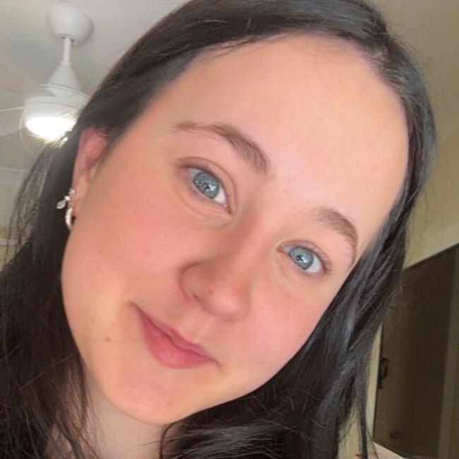 Babysitter in Spring Grove: Alexandria