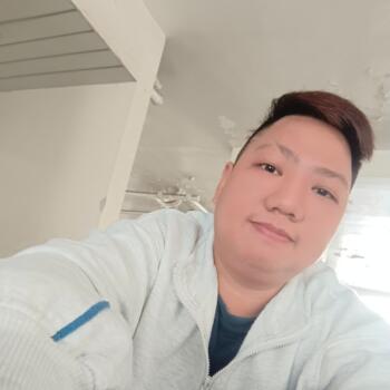 Babysitter in Dubai: Mj