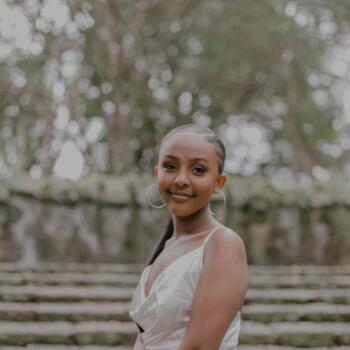 Babysitter Auckland: Liya