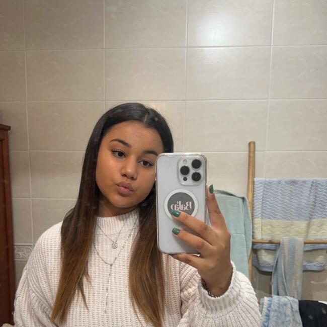 Babysitter in Audenge: Nawelle