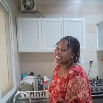 Babysitter in Doha: Esther