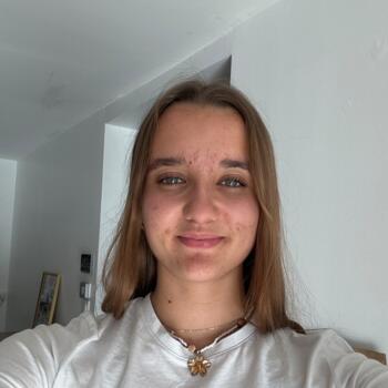 Babysitter in Quincy-Voisins: Lana